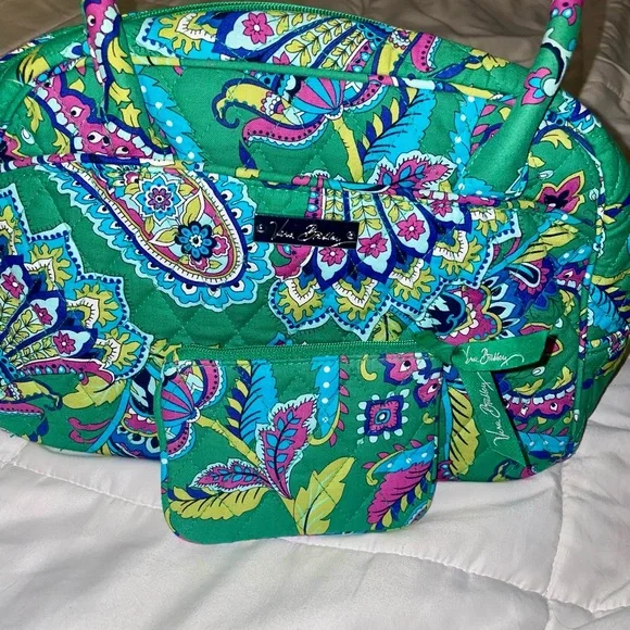 Vera Bradley Quilted Green Paisley Hand Bag and Coin Purse - Picture 2 of 5